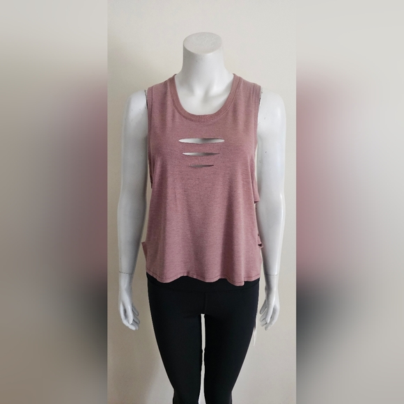Cut It Out Crop Tank - Picture 3 of 10